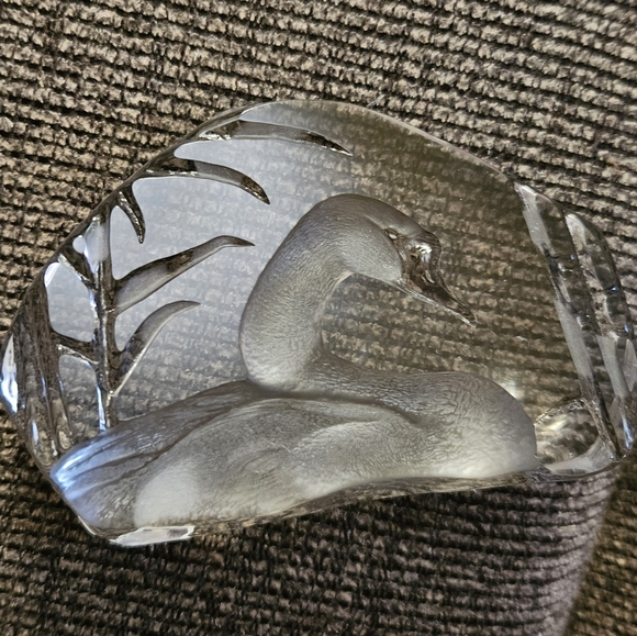 Mats Jonasson Swedish Signed Glass Swan Paperweight - Picture 6 of 12